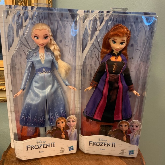NWT Frozen 2 bundle 8 pc. & Anna and Elsa dolls - Picture 4 of 12